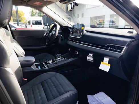 New 2025 Mitsubishi Outlander SE image 25