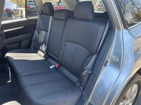 Used 2010 Subaru Outback 2.5i Premium AWD/4WD image 11