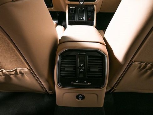 Certified 2025 Porsche Macan image 21