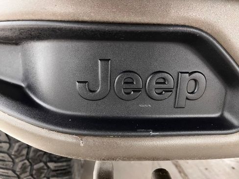 Used 2016 Jeep Wrangler Unlimited Sahara AWD/4WD image 19