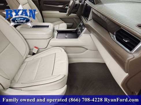 Used 2022 GMC Yukon Denali w/ Denali Premium Package image 10