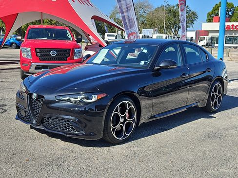 Used 2024 Alfa Romeo Giulia image 2