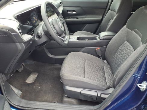 Used 2025 Nissan Kicks SV image 11