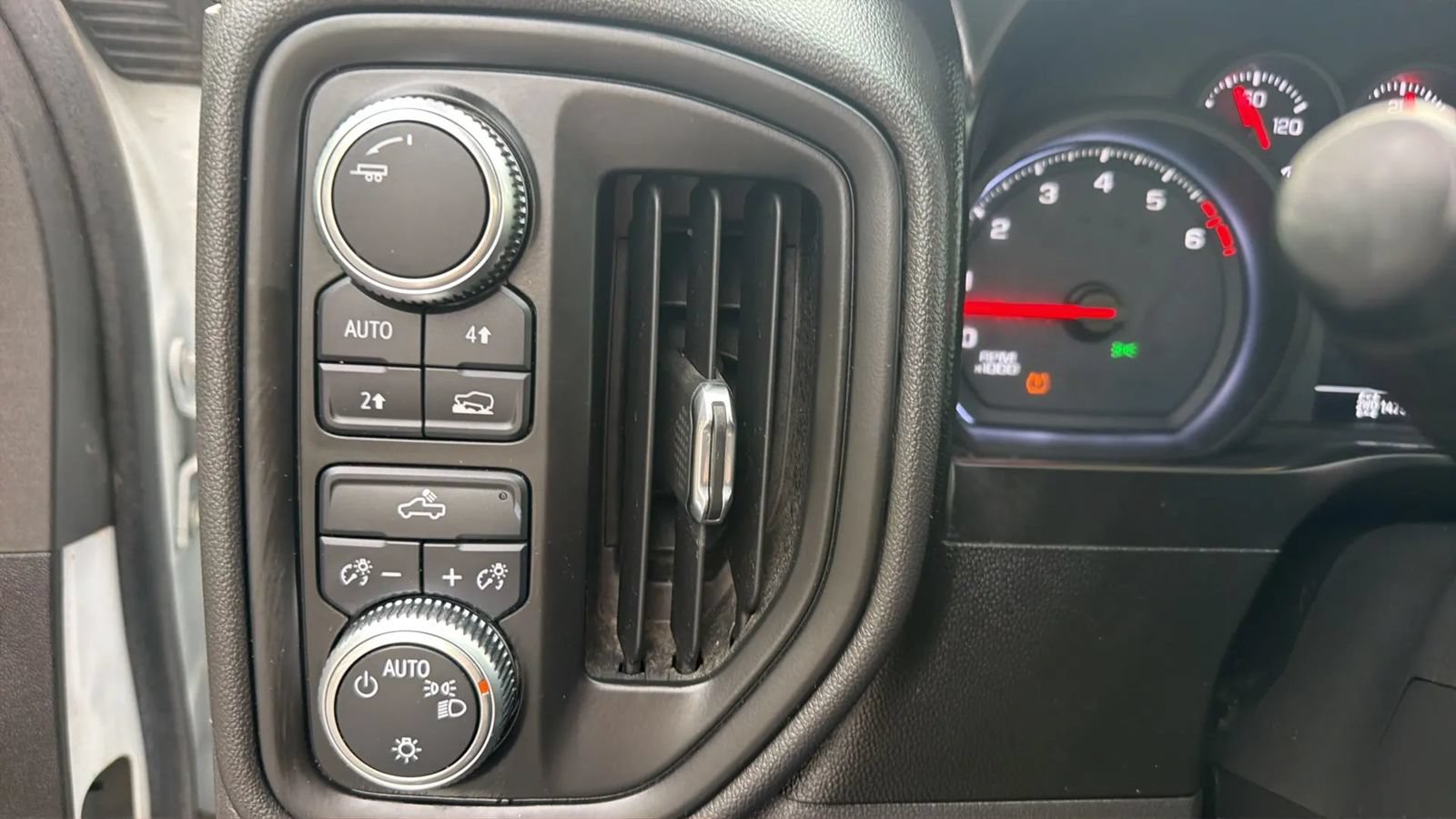 Used 2019 GMC Sierra 1500 4x4 Regular Cab image 19