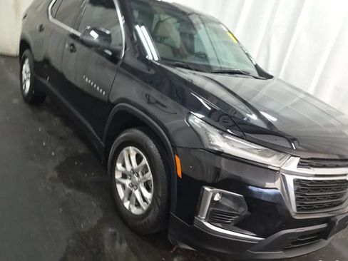 Used 2023 Chevrolet Traverse LS w/ LPO, Cargo Package FWD image 5