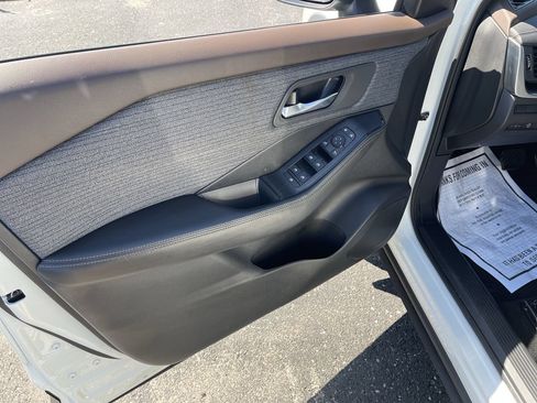 Used 2023 Nissan Rogue SV AWD/4WD image 21