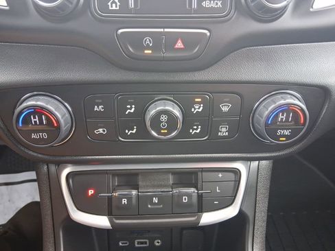 Used 2023 GMC Terrain SLT image 26