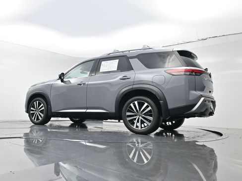 Used 2024 Nissan Pathfinder Platinum w/ Cargo Package image 21