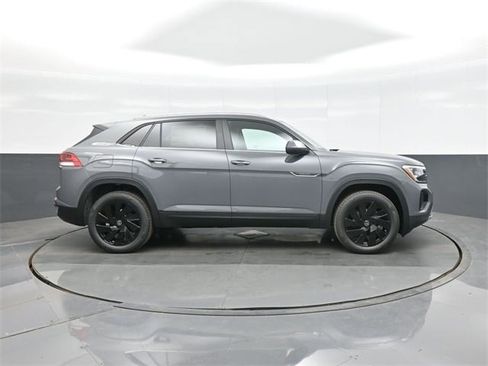 New 2026 Volkswagen Atlas Cross Sport SE image 8