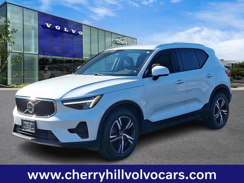 Certified 2023 Volvo XC40 B5 Core w/ Climate Package image 3