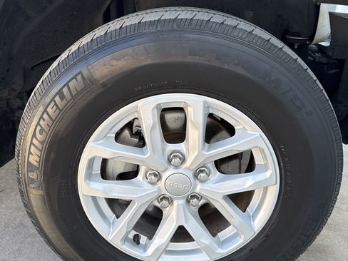 Used 2023 Jeep Wrangler Sport S image 28