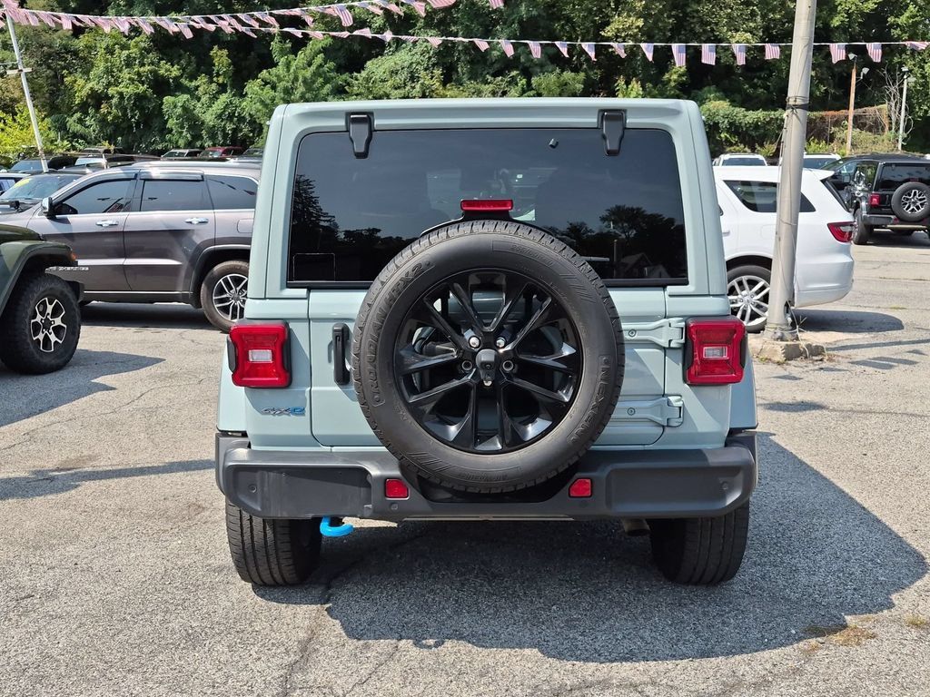 Used 2024 Jeep Wrangler Unlimited Sahara w/ Safety Group AWD/4WD image 6