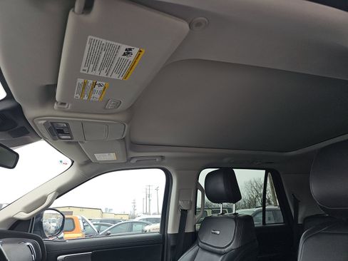 Used 2025 Ford Expedition Platinum image 15