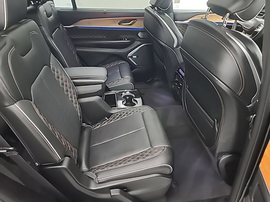 Used 2021 Jeep Grand Cherokee L Summit AWD/4WD image 17