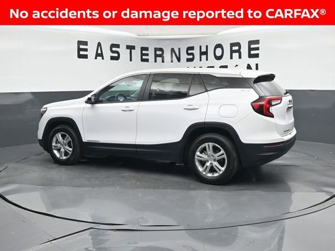 Used 2024 GMC Terrain SLE image 3