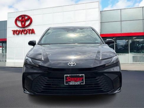 Used 2025 Toyota Camry LE image 10