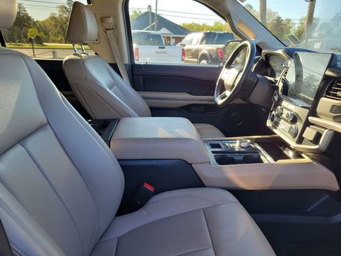 Used 2024 Ford Expedition Max XLT image 34
