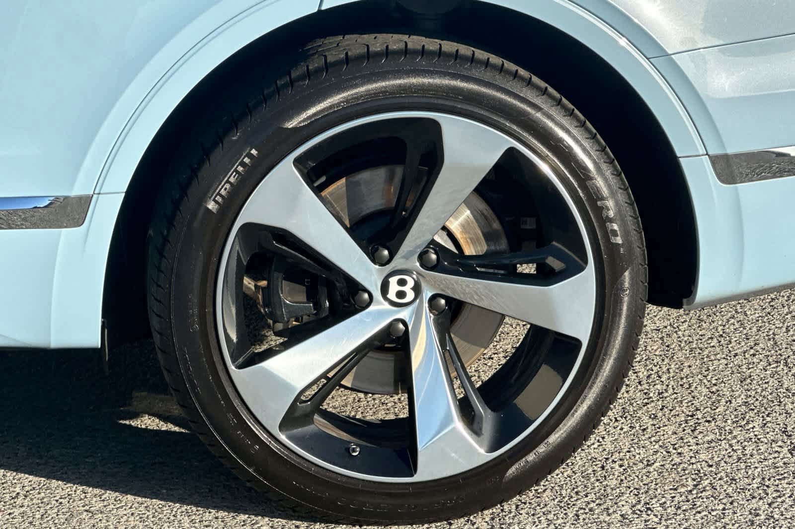 Used 2019 Bentley Bentayga AWD/4WD image 27