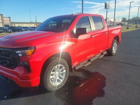 Used 2022 Chevrolet Silverado 1500 Custom image 3