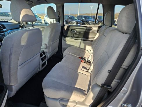 Used 2017 Honda Pilot EX image 25