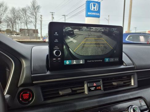 Used 2024 Honda Pilot Touring image 11