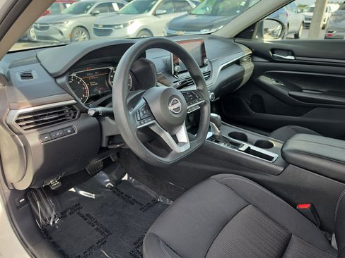 Used 2024 Nissan Altima 2.5 SV FWD image 13