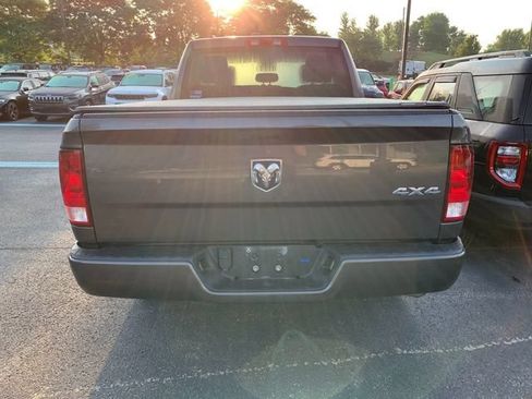 Used 2019 RAM 1500 Express AWD/4WD image 3