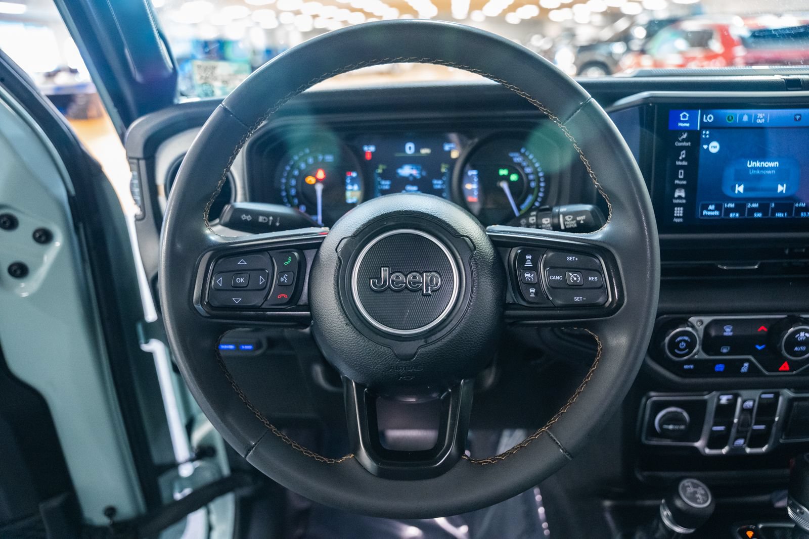 Used 2024 Jeep Wrangler Unlimited AWD/4WD image 35