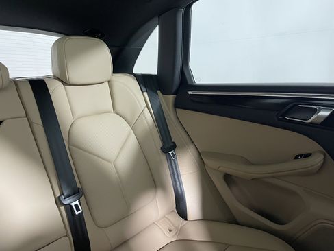 Used 2025 Porsche Macan image 17