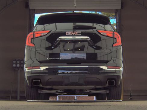 Used 2018 GMC Terrain Denali w/ Advanced Safety Package image 7