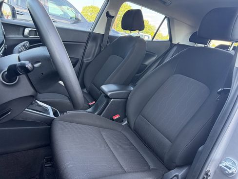 Certified 2023 Hyundai Venue SE FWD image 6