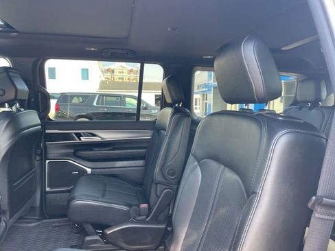 Used 2023 Jeep Wagoneer Series II AWD/4WD image 21