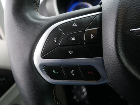 Certified 2022 Chrysler Pacifica Touring-L image 20