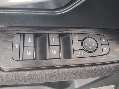 Used 2025 Nissan Kicks SV AWD/4WD image 5