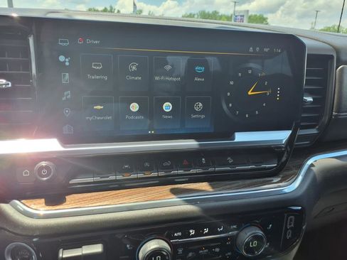Used 2024 Chevrolet Silverado 1500 LT Trail Boss w/ Convenience Package II image 17
