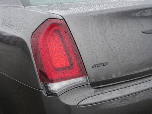 Used 2022 Chrysler 300 Touring w/ Sport Appearance Package image 17