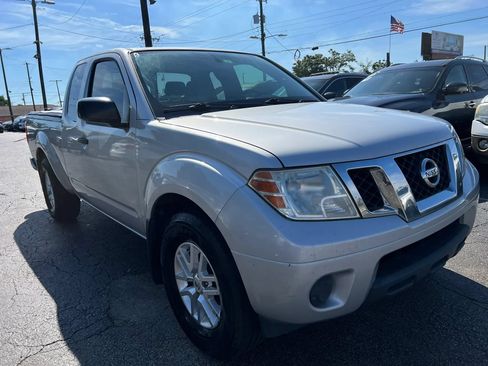 Used 2019 Nissan Frontier SV RWD image 2