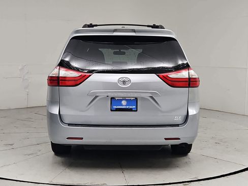 Used 2017 Toyota Sienna XLE AWD/4WD image 5