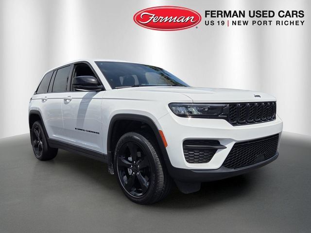 Used 2025 Jeep Grand Cherokee Altitude AWD/4WD image 1
