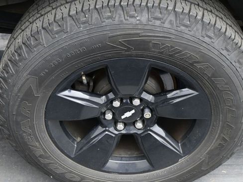 Used 2017 Chevrolet Colorado LT w/ Midnight Edition image 12