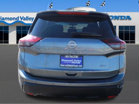 Used 2024 Nissan Rogue SV image 5