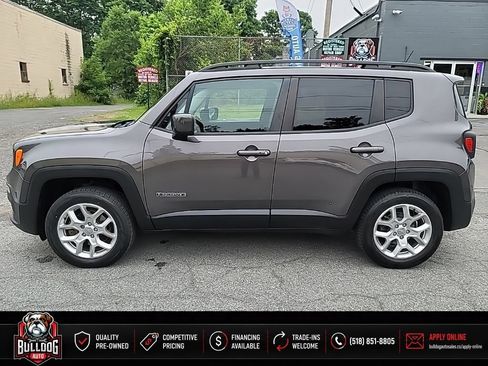 Used 2016 Jeep Renegade Latitude w/ Cold Weather Group AWD/4WD image 9