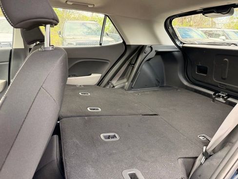 Used 2025 Hyundai Venue SEL FWD image 32
