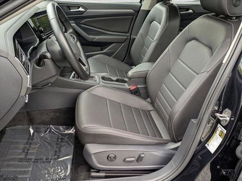 Used 2024 Volkswagen Jetta SE FWD image 15