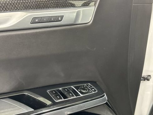 Used 2025 Cadillac Escalade V AWD/4WD image 24