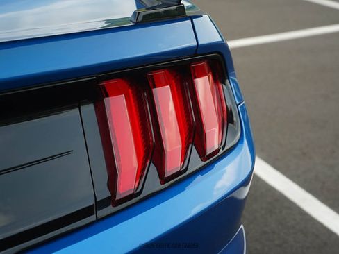 Used 2021 Ford Mustang Shelby GT500 w/ Carbon Fiber Track Pack RWD image 74