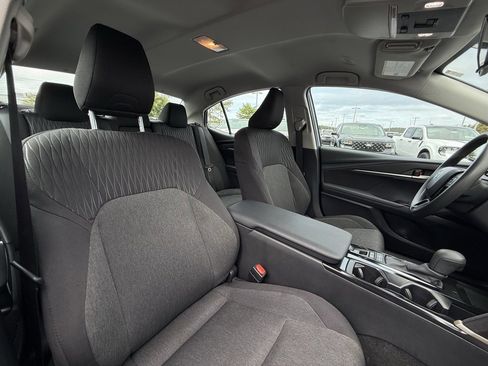 Used 2025 Toyota Camry SE image 29