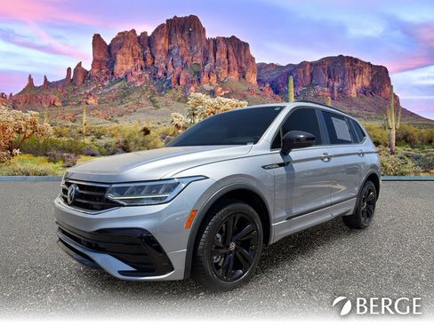 Used 2023 Volkswagen Tiguan SE R-Line FWD image 2