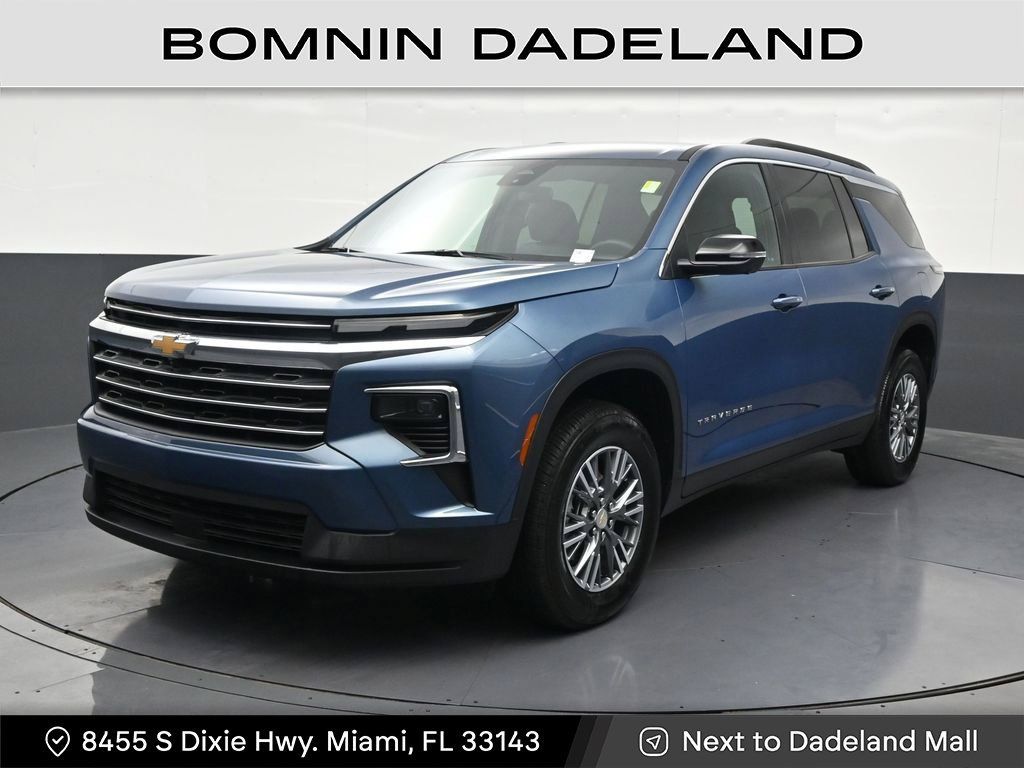 Used 2025 Chevrolet Traverse LT w/ Driver Confidence Package FWD image 1