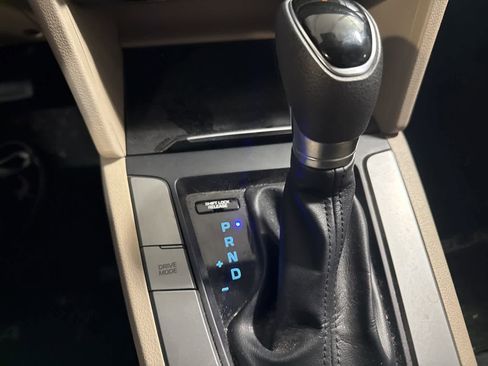 Used 2018 Hyundai Elantra SE image 22